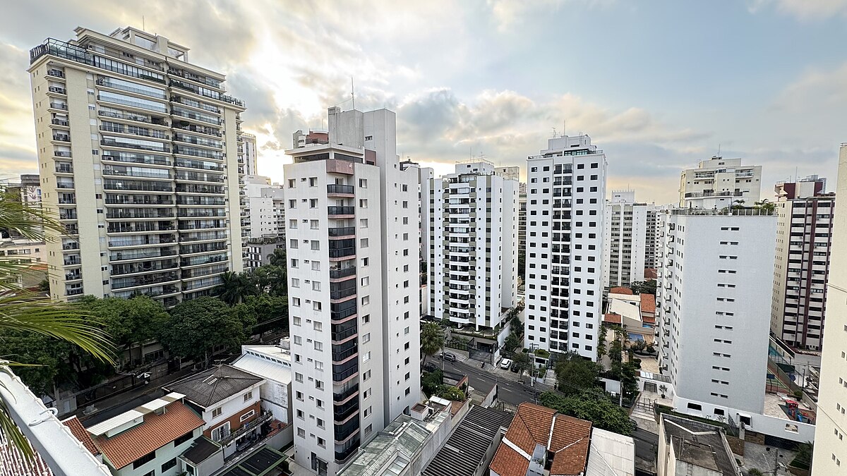 Edifícios do bairro de Perdizes nas proximidades da Rua Iperoig.